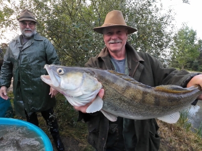 Rybářský pobyt na Dvorcích se snídaní a večeří formou rautu pro dvě osoby (1 noc)